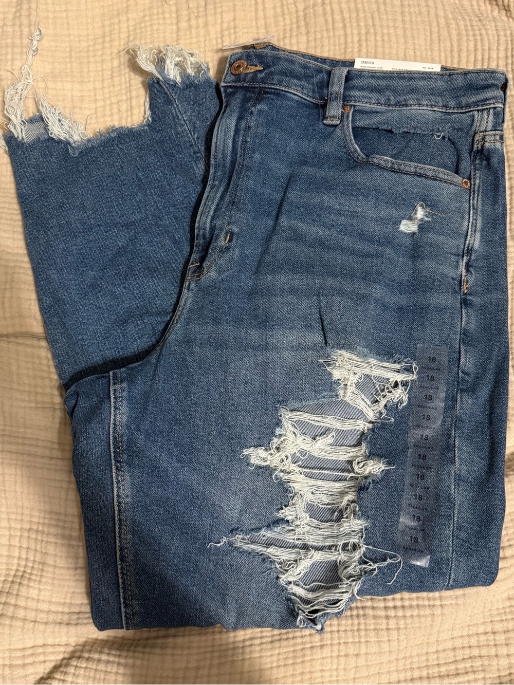 American Eagle Outfitters Women's Distressed Cropped Blue Jeans